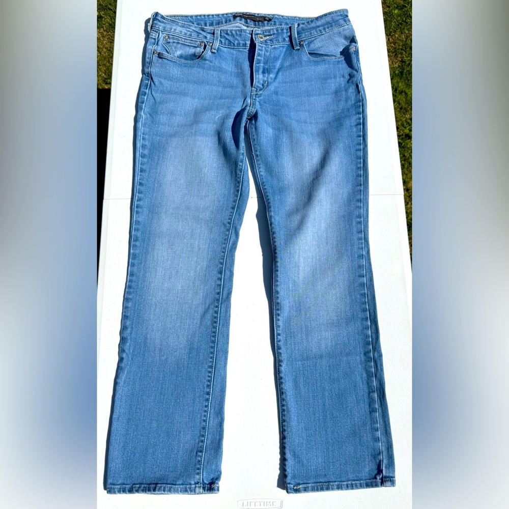 Levi’s Slight Curvy Mid-Rise Straight 12/31